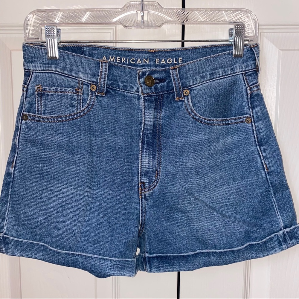 🤩🤩 NWOT AMERICAN EAGLE MOM SHORT